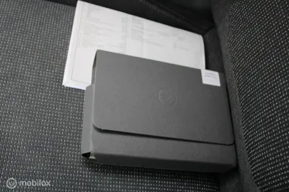 Car image 33