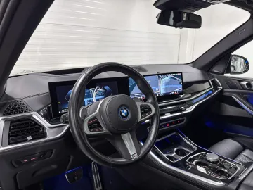 Car image 30