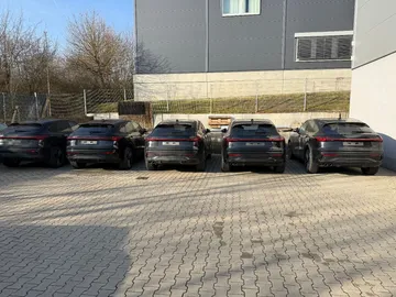 Car image 23