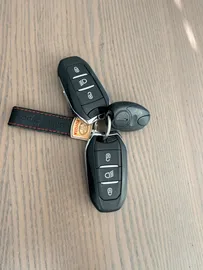 Car image 25