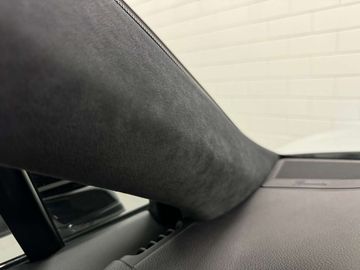 Car image 36