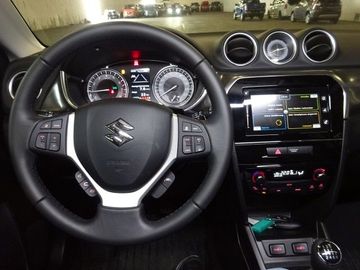 Car image 14