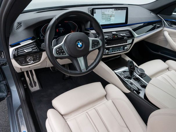 BMW 540i Touring M xDrive 245 kW image number 28