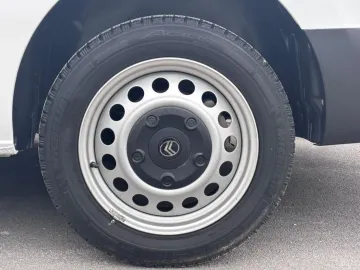 Car image 27