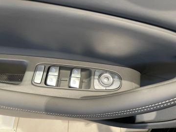 Car image 32