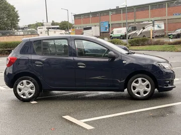 Car image 4