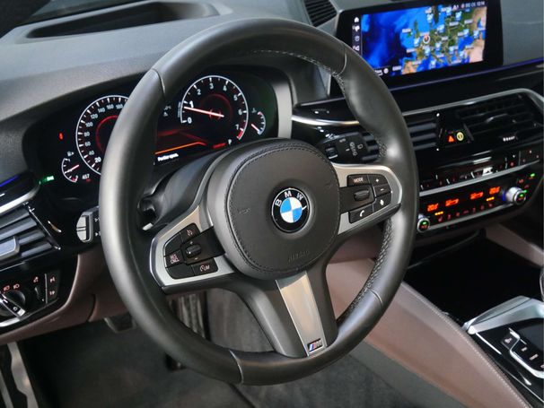 BMW 520i Touring 135 kW image number 15