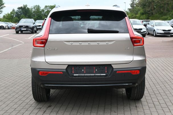 Volvo XC40 B4 Plus Dark DKG 145 kW image number 3