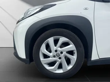 Car image 21