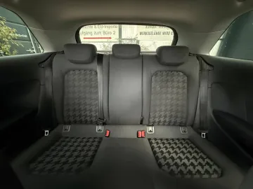 Car image 43