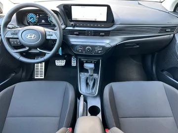 Car image 24
