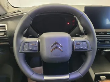 Car image 34