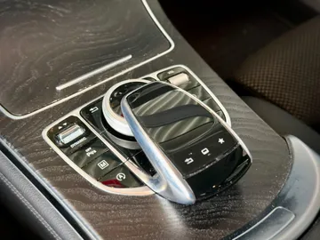 Car image 28