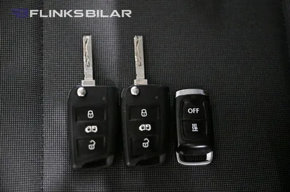 Car image 35