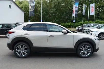 Car image 3