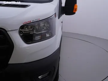 Car image 40