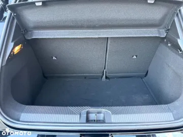 Car image 32