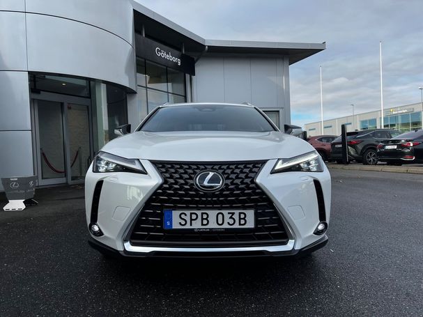 Lexus UX 300h F E-FOUR 146 kW image number 2