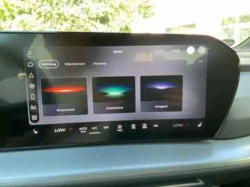 Car image 30
