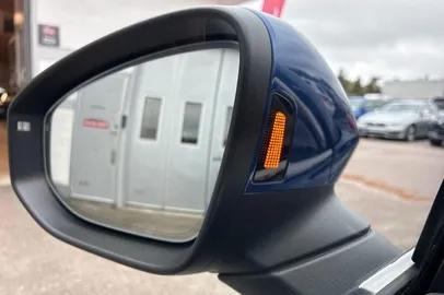 Car image 27