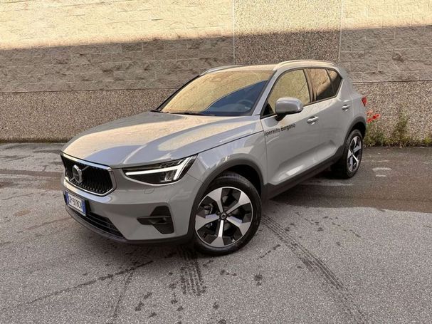 Volvo XC40 B3 Core 120 kW image number 1