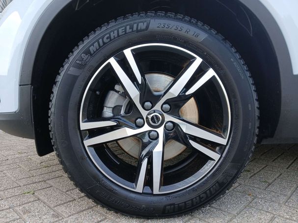 Volvo XC40 B4 130 kW image number 6