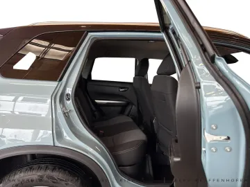 Car image 19