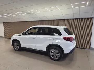 Car image 5
