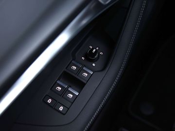 Car image 37