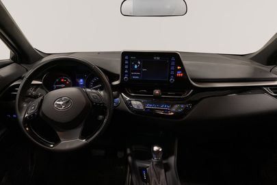 Car image 9