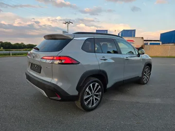 Car image 4