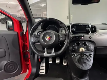 Car image 17