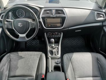 Car image 14