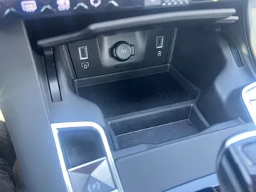 Car image 36
