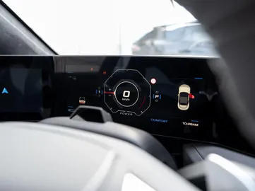 Car image 30