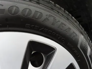 Car image 36