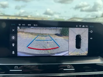 Car image 18