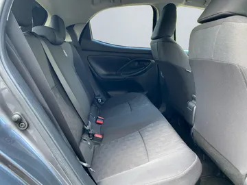 Car image 30