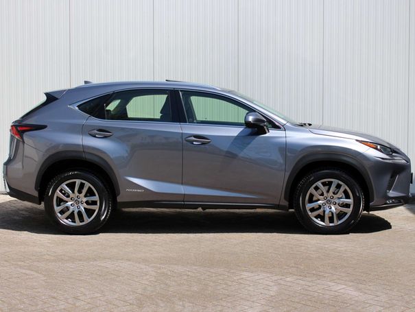 Lexus NX 300 h AWD 145 kW image number 3