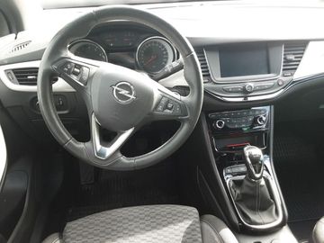 Car image 12