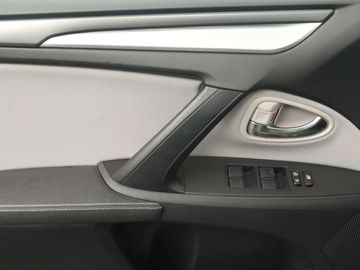 Car image 33