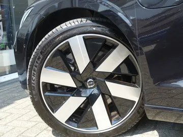 Car image 29