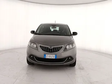 Car image 3