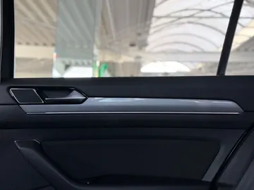 Car image 49