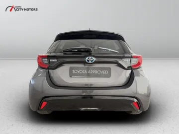 Car image 4