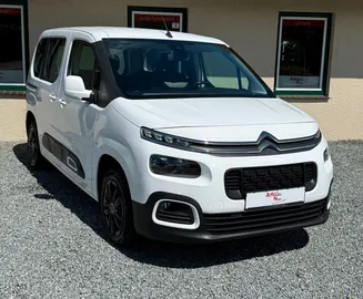 Car image 38