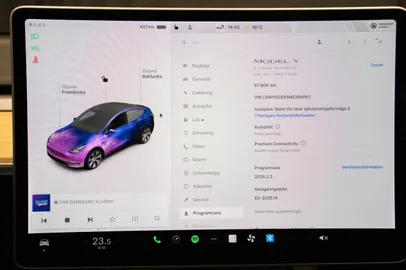 Car image 24