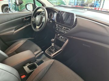 Car image 10