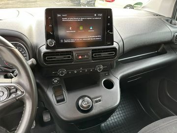 Car image 26