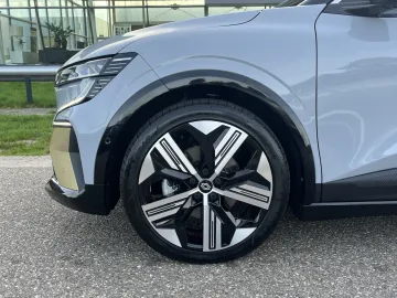 Car image 35
